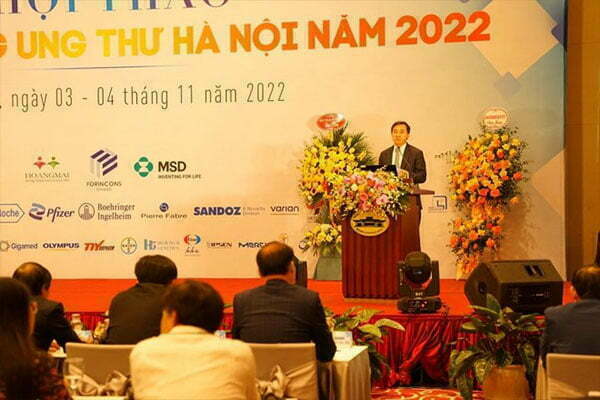 Thứ trưởng Bộ Y tế Trần Văn Thuấn phát biểu tại hội thảo phòng chống ung thư