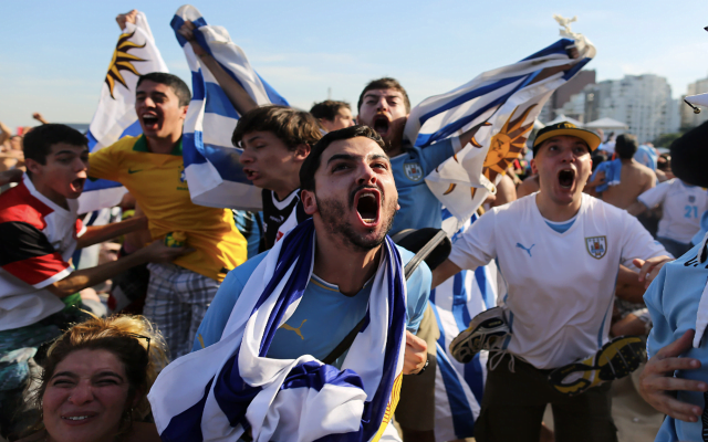 Người hâm mộ Uruguay ăn mừng bàn thắng của đội nhà trong kỳ World Cup 2014. Ảnh: Time
