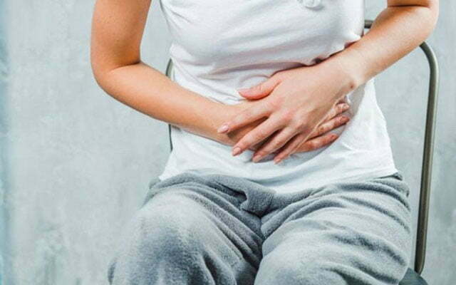 Tiêu chảy, đau bụng dữ dội, sốt… là những triệu chứng thường thấy của bệnh


