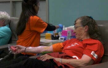 Cụ bà lập kỷ lục Guiness khi hiến 100 lít máu trong 60 năm